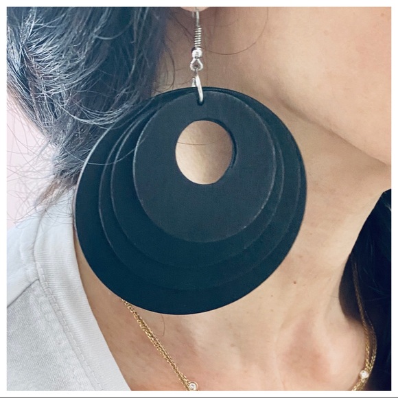 ✨RESTOCKED✨FAVORITE BOHO CHIC WOOD CIRCLE LAYERED FABULOUS EARRINGS - Picture 4 of 11